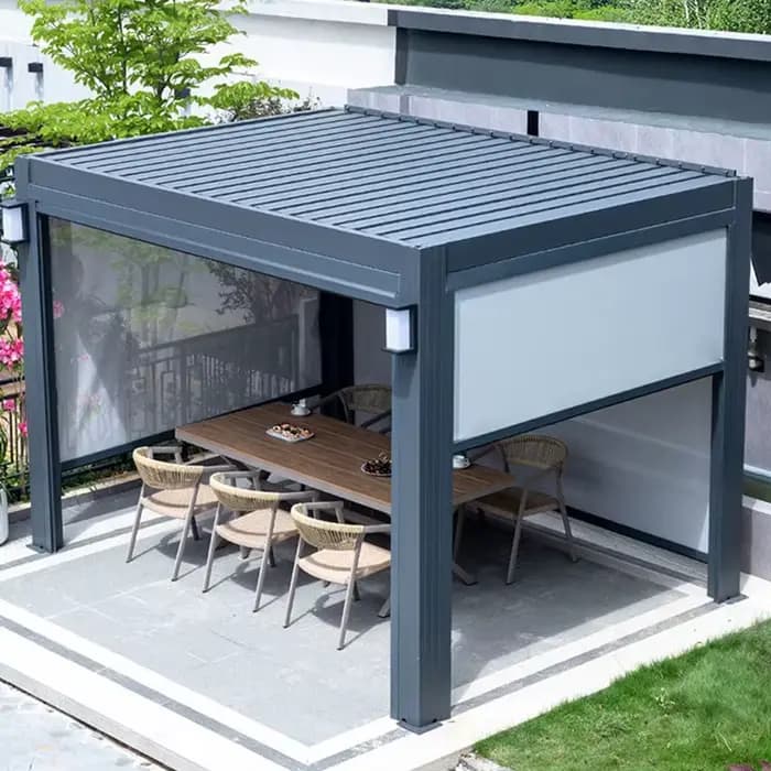 Pergola motorisée à persiennes extérieures en aluminium