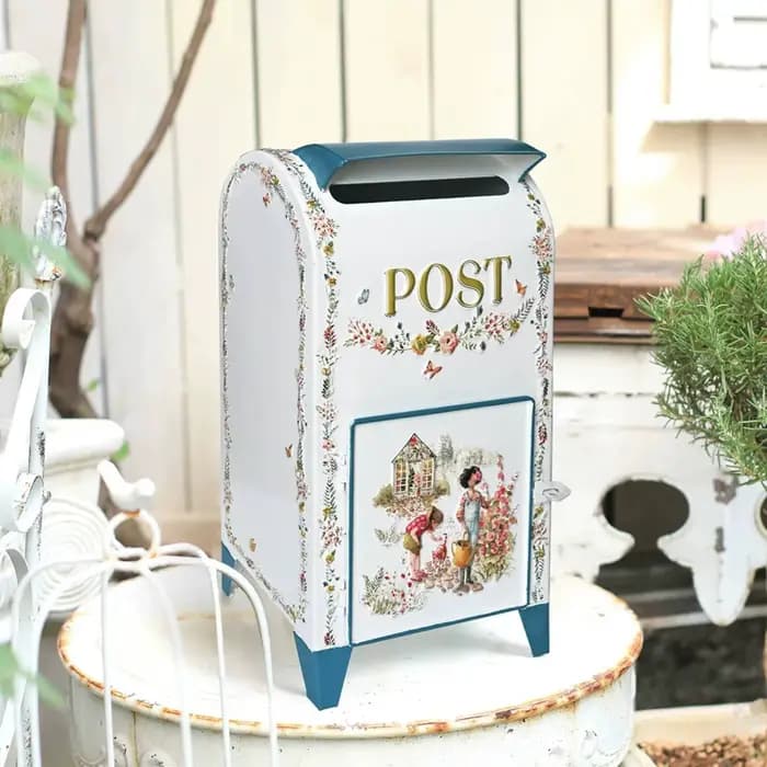Boîte aux lettres sur pied en fer