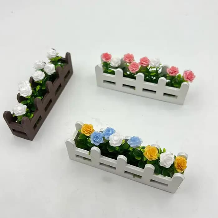 Jardinière miniature en forme de clôture fleurie