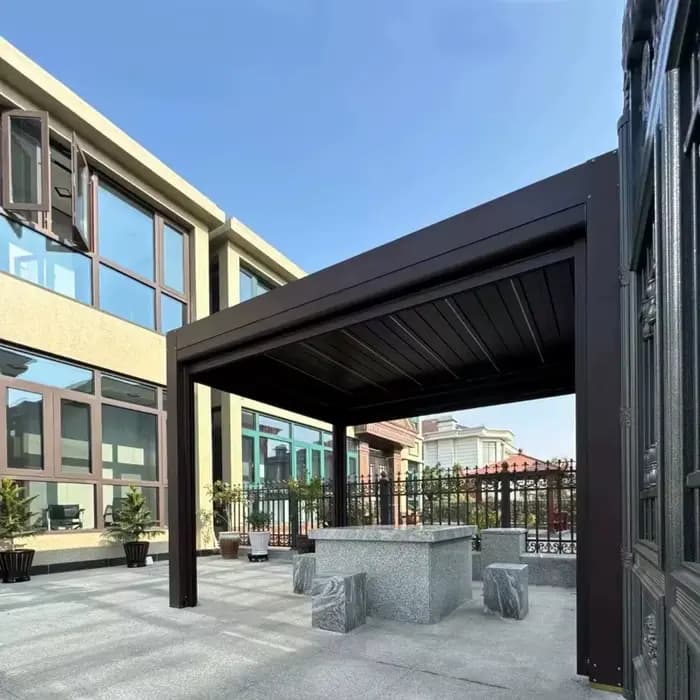Pergola automatique en aluminium à lames orientables avec auvents bioclimatiques pour ombrage extérieur, toit de gazebo, résistant aux UV, imperméable et durable