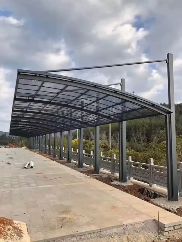 Carport simple face en aluminium pour villa - Pare-soleil en polycarbonate