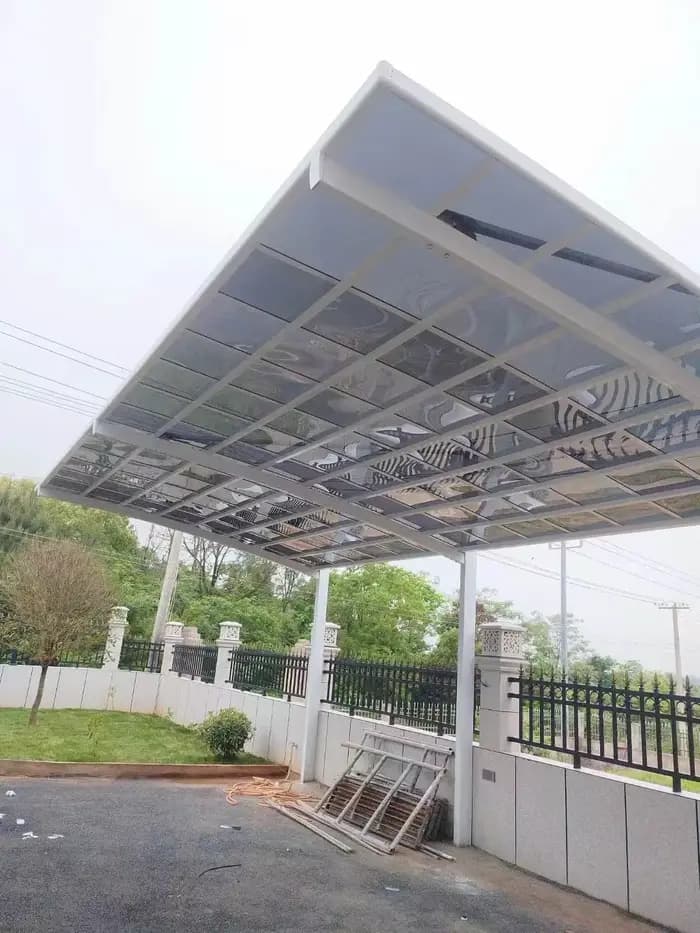 Carport simple face en aluminium pour villa - Pare-soleil en polycarbonate