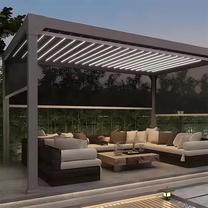 Pergola motorisée à persiennes extérieures en aluminium