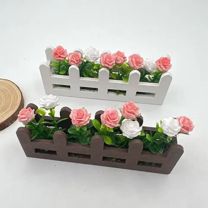 Jardinière miniature en forme de clôture fleurie