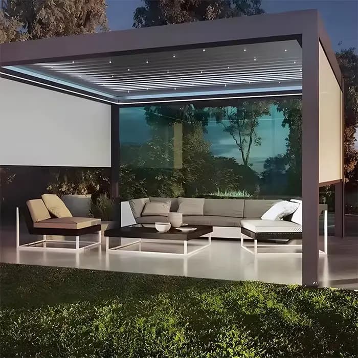Pergola motorisée à persiennes extérieures en aluminium