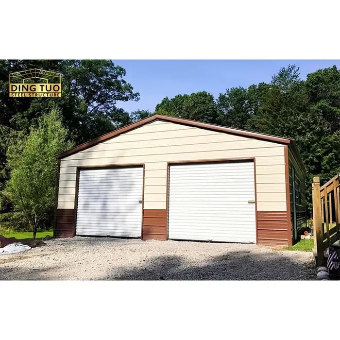 Garage métallique préfabriqué en promotion – Structure extérieure en acier robuste