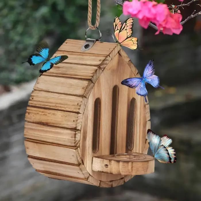 Décor de maison de papillons en bois avec porte arrière