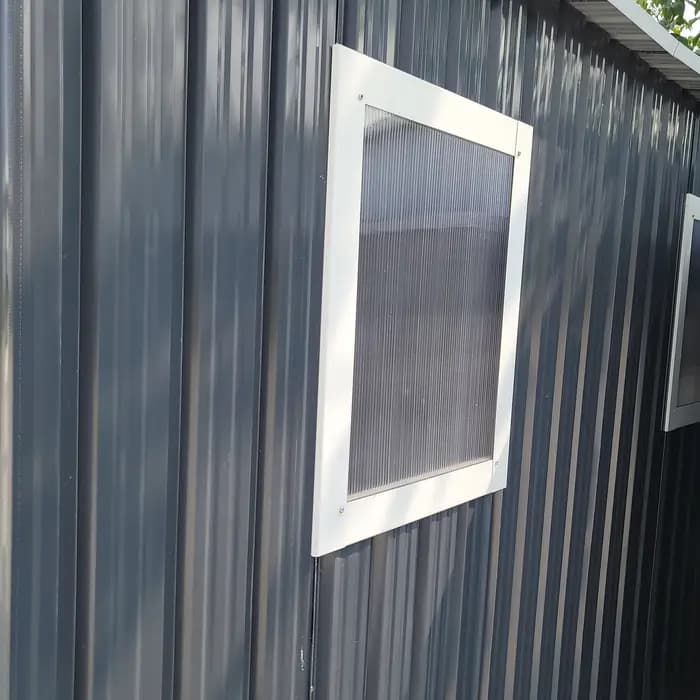 Abri de jardin moderne en métal avec fenêtre