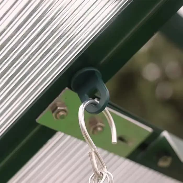 Crochets en plastique vert et noir pour serre