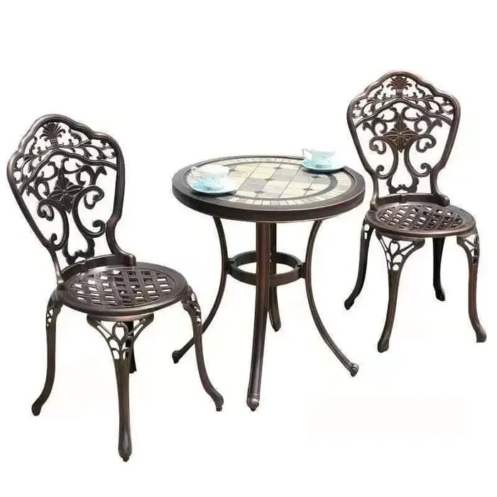 Tables et chaises en aluminium moulé pour l'extérieur