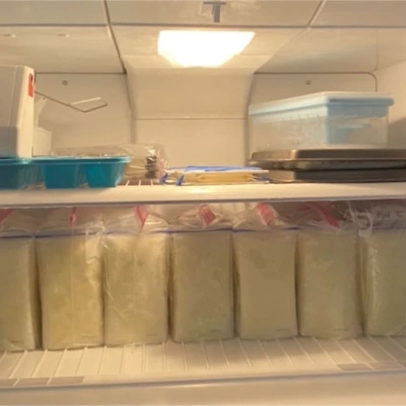 stockage lait maternel plat, Solution peu encombrante pour les sacs lait maternel
