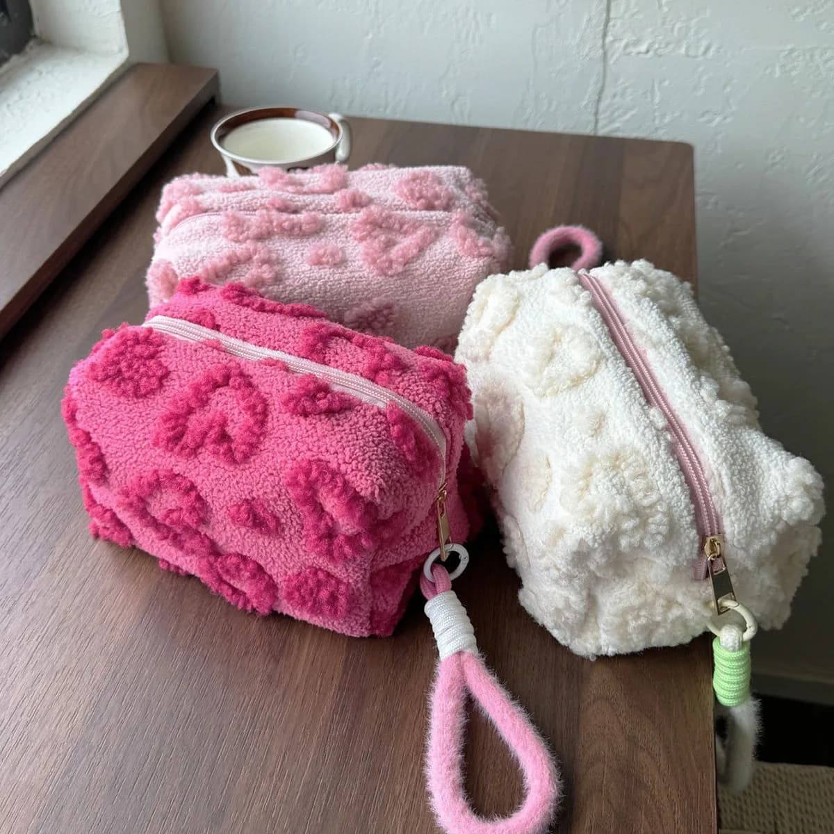 Sacs de maquillage en peluche avec poignée, sac de rangement de cosmétiques de voyage souple, organisateur Portable imprimé d'amour, trousse à crayons, pochette mignonne