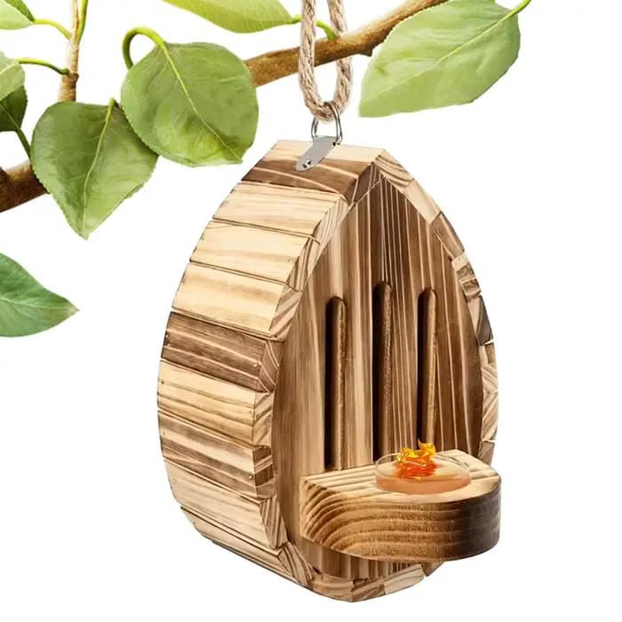 Maison pour papillons en bois en forme de larme